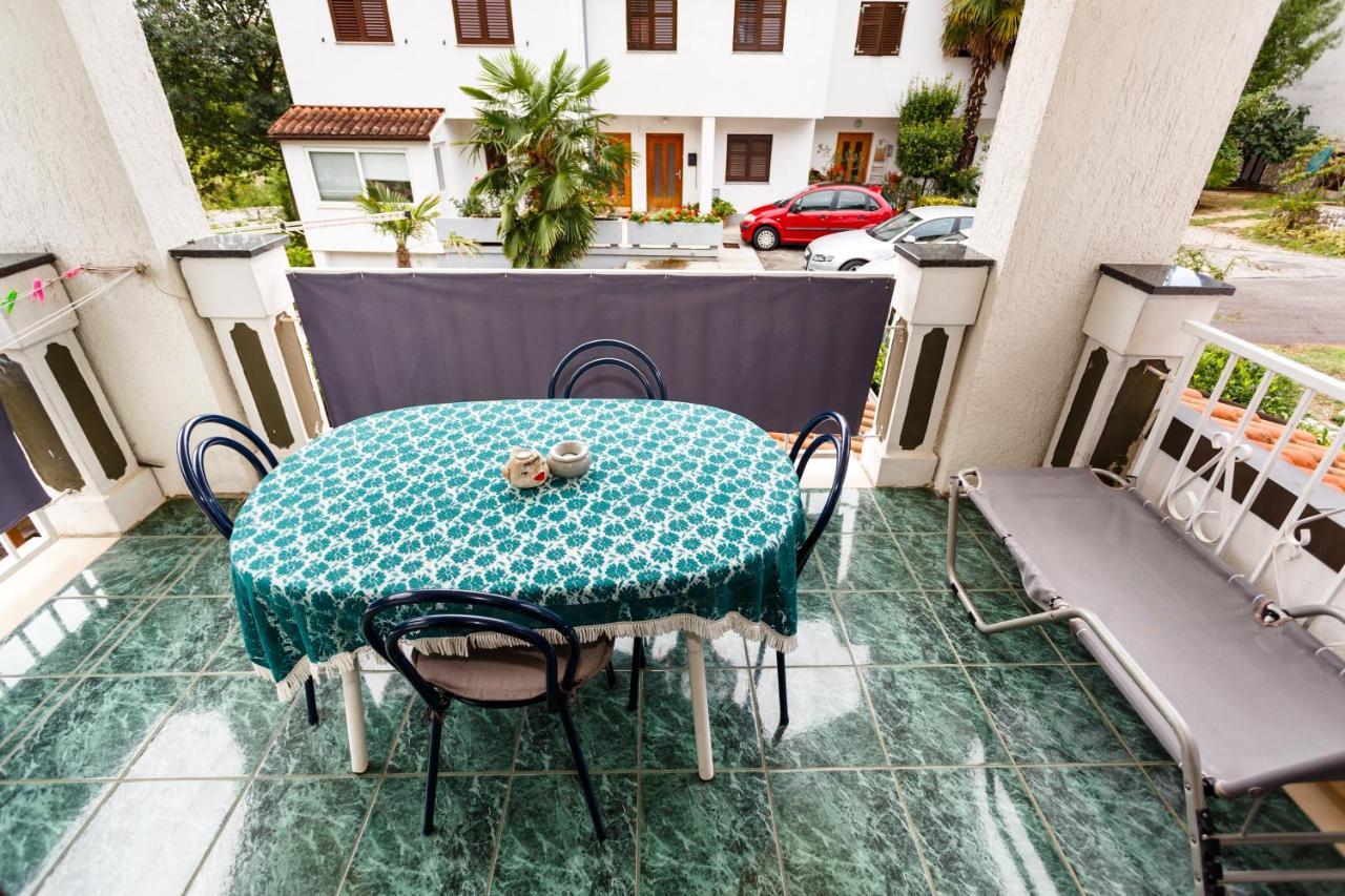 Apartmani Mili Malinska Zewnętrze zdjęcie