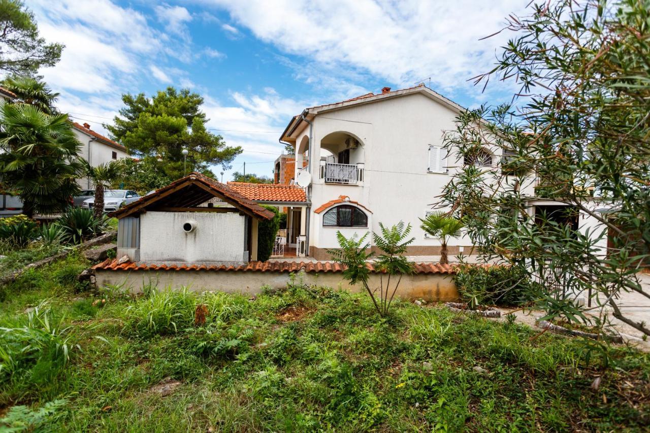 Apartmani Mili Malinska Zewnętrze zdjęcie