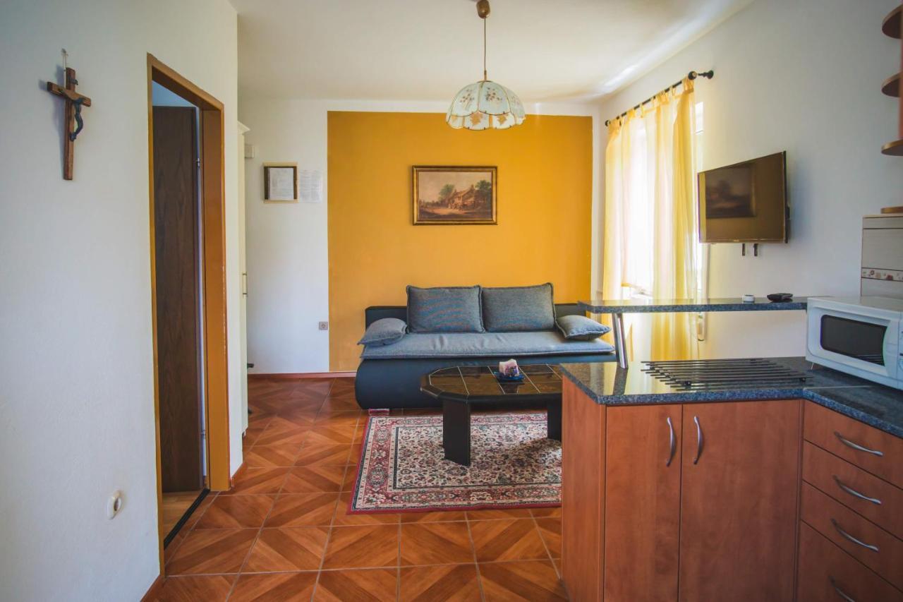 Apartmani Mili Malinska Zewnętrze zdjęcie