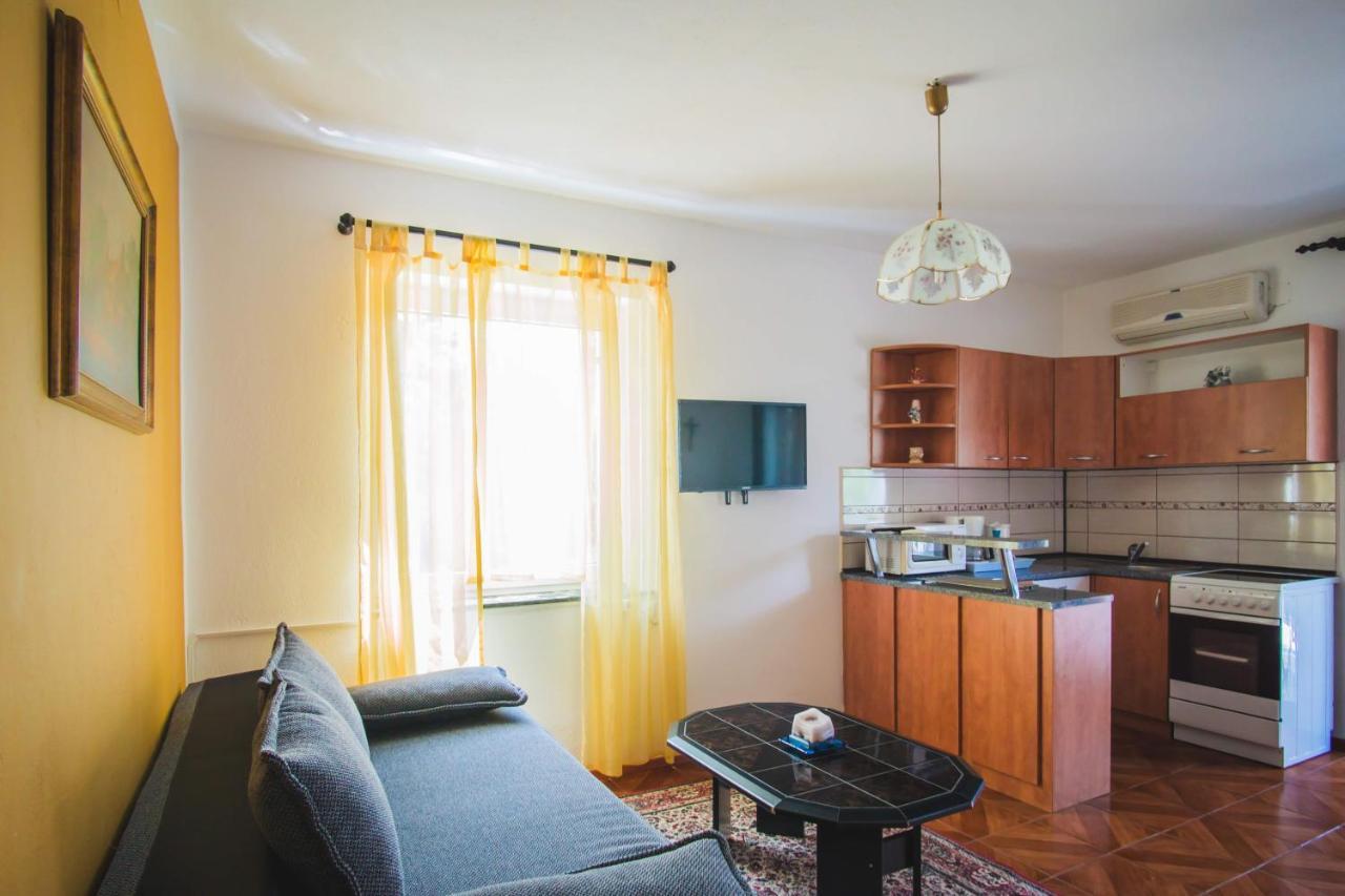 Apartmani Mili Malinska Zewnętrze zdjęcie