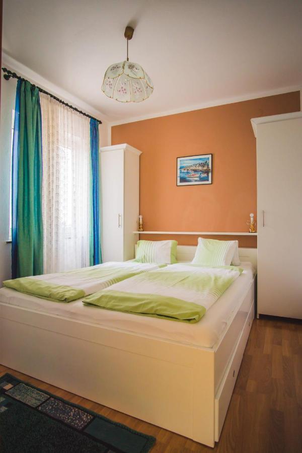 Apartmani Mili Malinska Zewnętrze zdjęcie