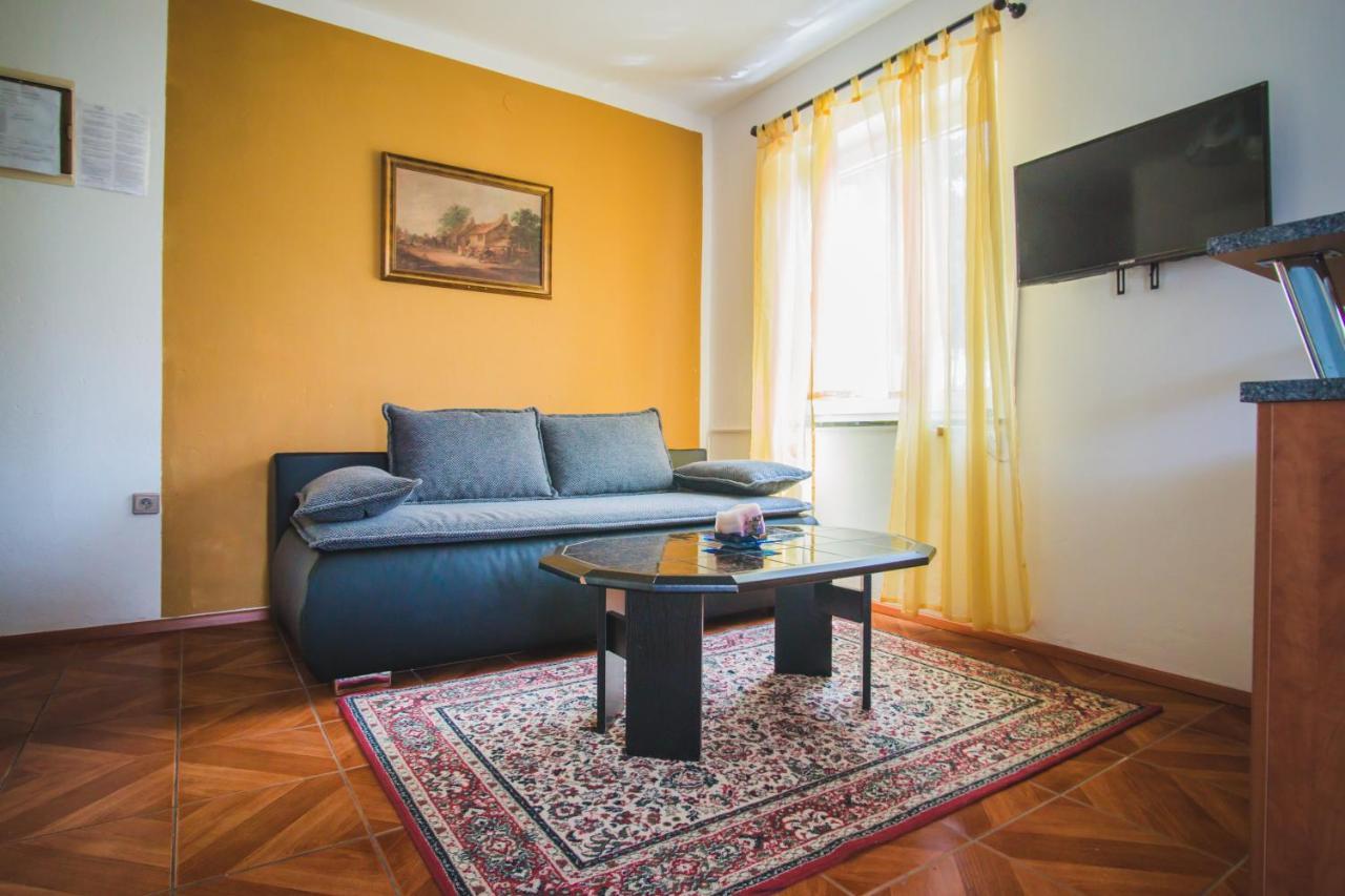Apartmani Mili Malinska Zewnętrze zdjęcie